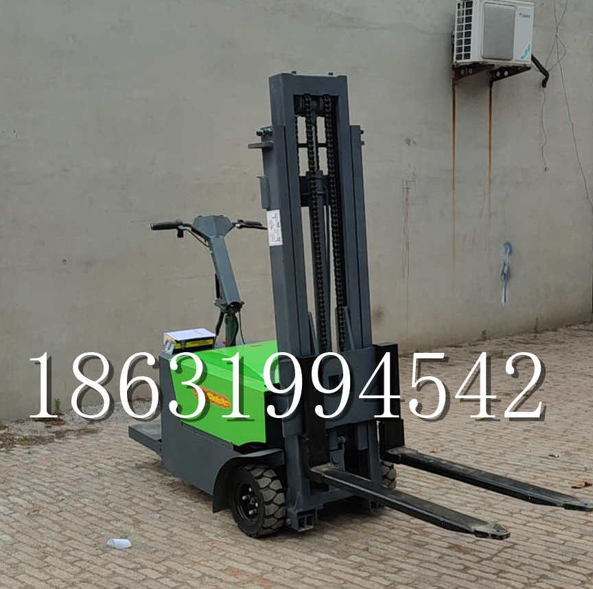 梅河口市优程全电动叉车插腿式堆高车液压装卸车1.5吨升高小型站驾式铲车