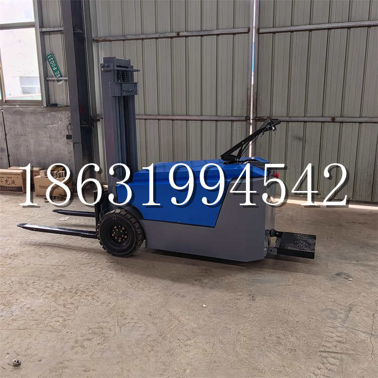 梅河口市全电动叉车插腿式堆高车液压装卸车1.5吨升高小型站驾式铲车